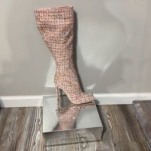 NWOT A beautiful cloth boot.